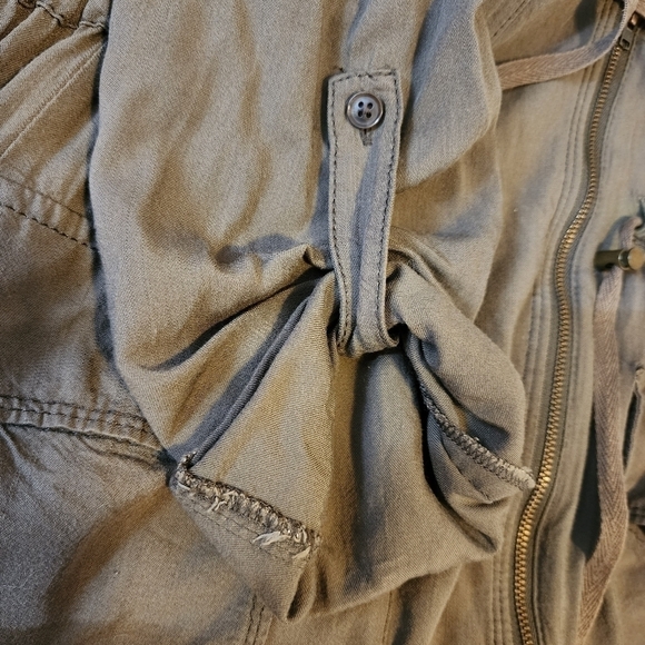 Caslon Army Green Utility Anorak Jacket Women's Medium M Drawstring Roll Tab EUC - Picture 4 of 6